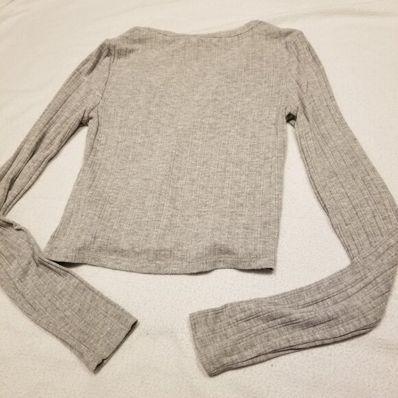 H&M Light Grey Cropped Cardigan X-Small Ribbed Long Sleeve Button Up V-Neck Top - Picture 3 of 8